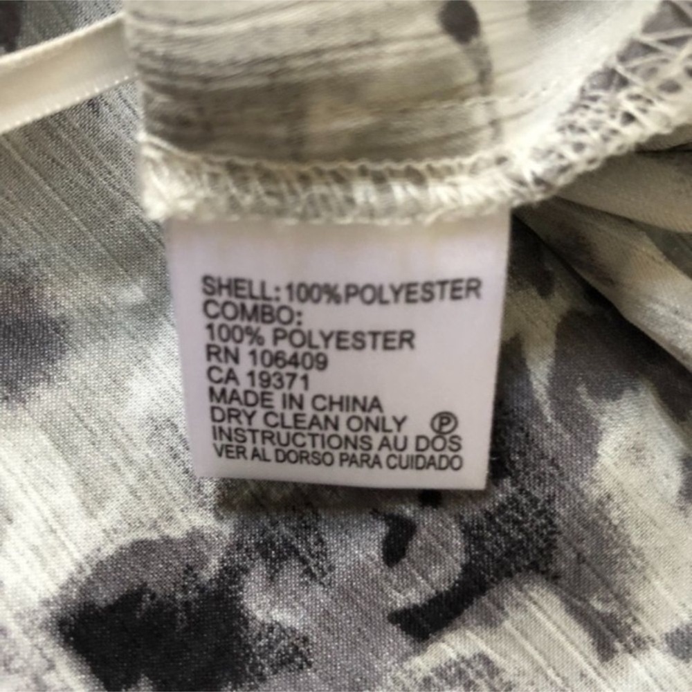 NWOT Designer Tahari White/Black BlouseFloral Ruffle Top - Picture 4 of 4